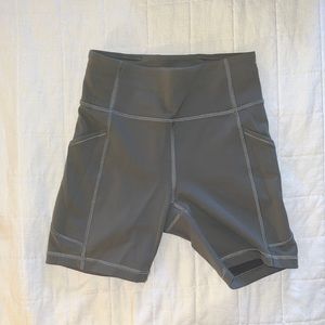 lululemon 6inch training shorts with pockets